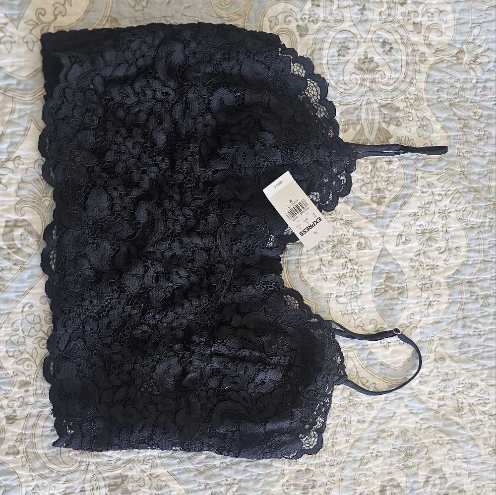 All over lace crop top in black
